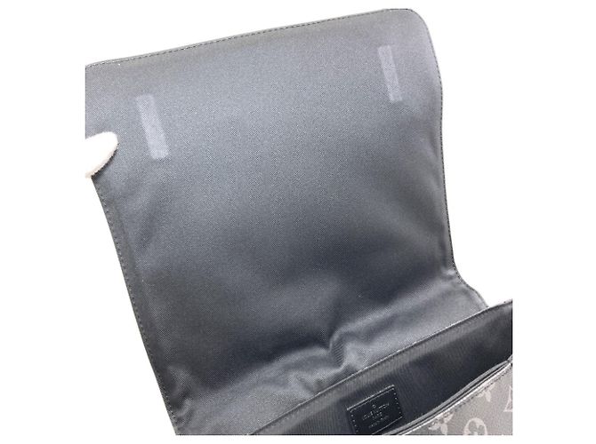 Borsa a tracolla Louis Vuitton District PM Monogramma - vista 9