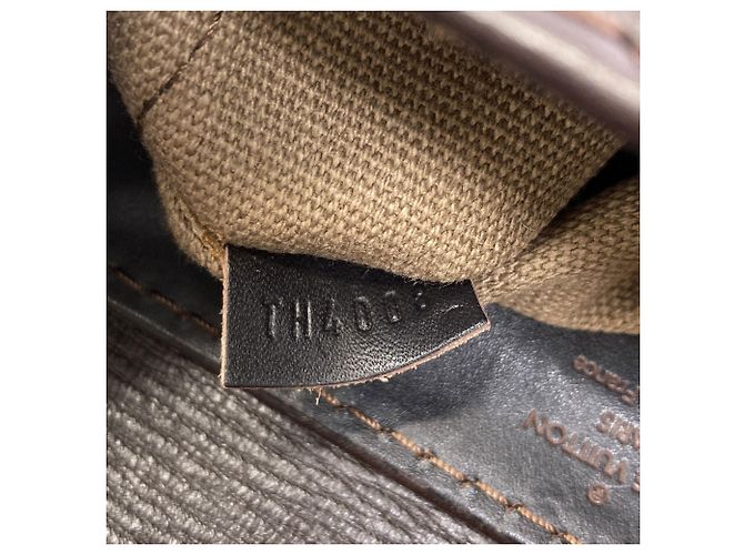 Louis Vuitton M92995 Utah Series Yuma Shoulder Bag Marron foncé - vue 7