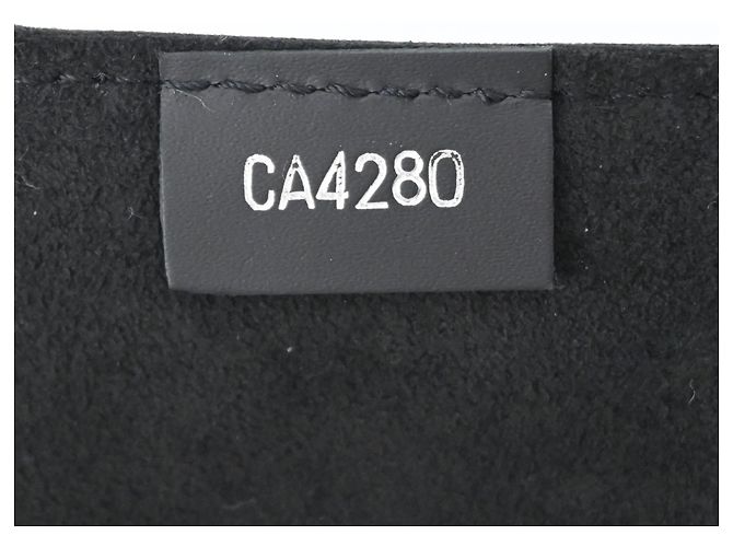 Borsa a tracolla Louis Vuitton Epi Petite Sac Plat Nero - vista 10