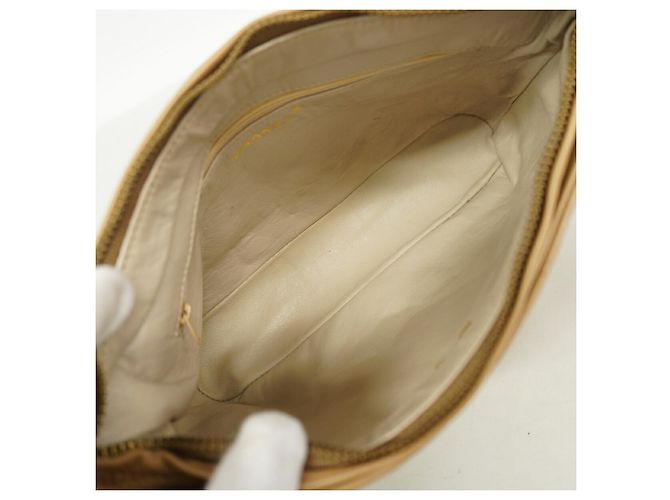 Borsa a tracolla Chanel in pelle d'agnello beige - vista 4