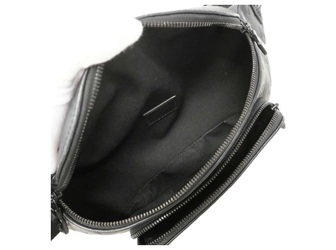 Sac banane Louis Vuitton Monogram Shadow Rush Noir - vue 4