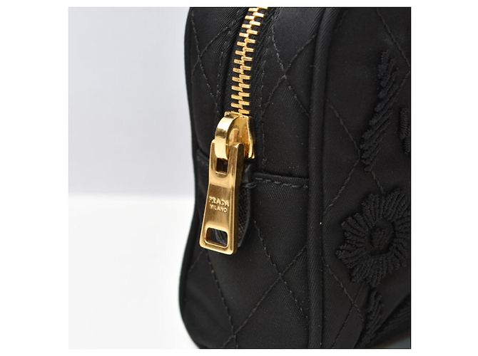 Pouch Prada in nylon nero con ricami floreali - vista 4