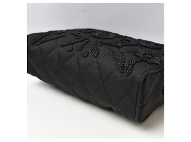 Pouch Prada in nylon nero con ricami floreali - vista 6