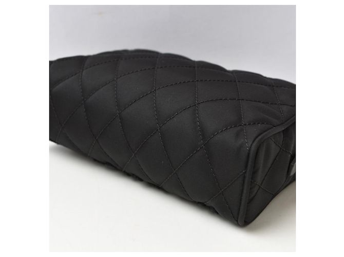 Pouch Prada in nylon nero con ricami floreali - vista 7