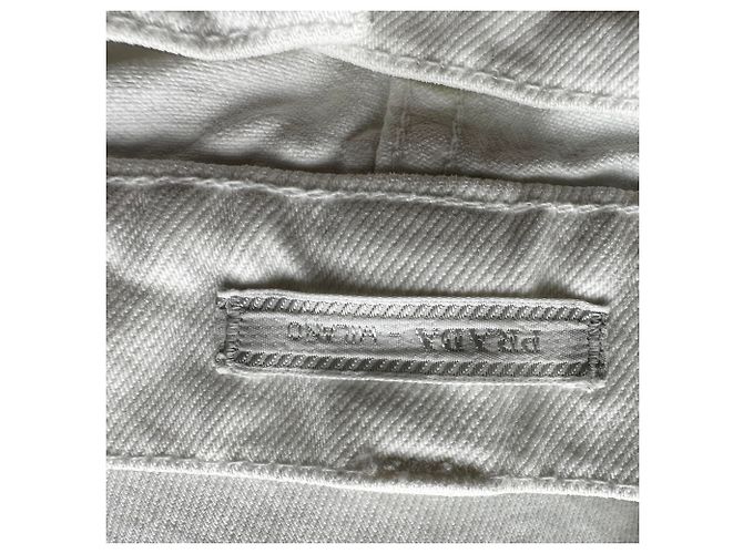 Vaqueros de pierna recta en algodón blanco con parche del logotipo de Prada - vista 3