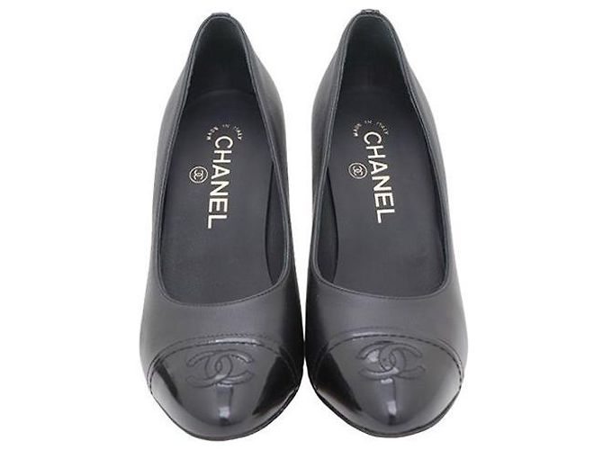 Chanel Décolleté in pelle verniciata nera da donna Nero - vista 2