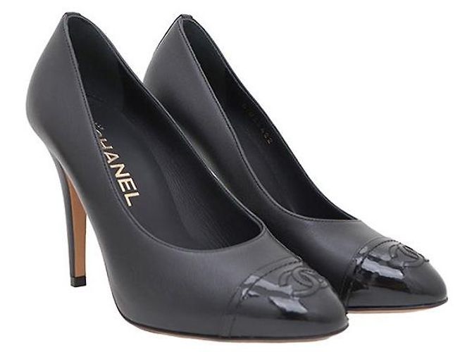 Chanel Décolleté in pelle verniciata nera da donna Nero - vista 3