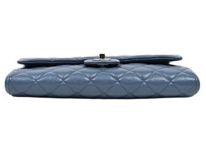 Chanel Borsa a tracolla con catena e patta in pelle caviar blu - vista 4