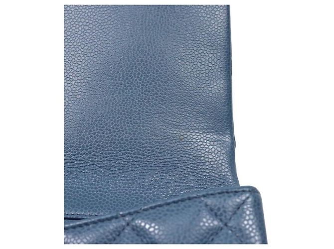 Chanel Borsa a tracolla con catena e patta in pelle caviar blu - vista 8
