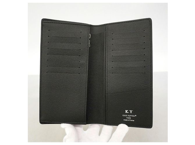Louis Vuitton Taiga Portefeuille Brazza Long Wallet Grigio - vista 3