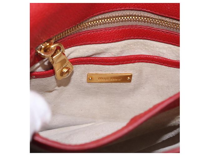 Miu Miu Sac à épaule en cuir rouge or - vue 17
