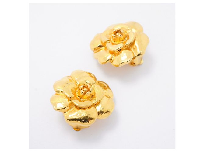 Orecchini a clip Chanel Camélia placcati in oro D'oro - vista 2