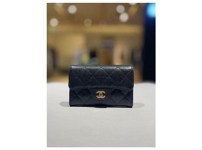 Chanel Tarjetero Classic Caviar Black Gold Negro - vista 2