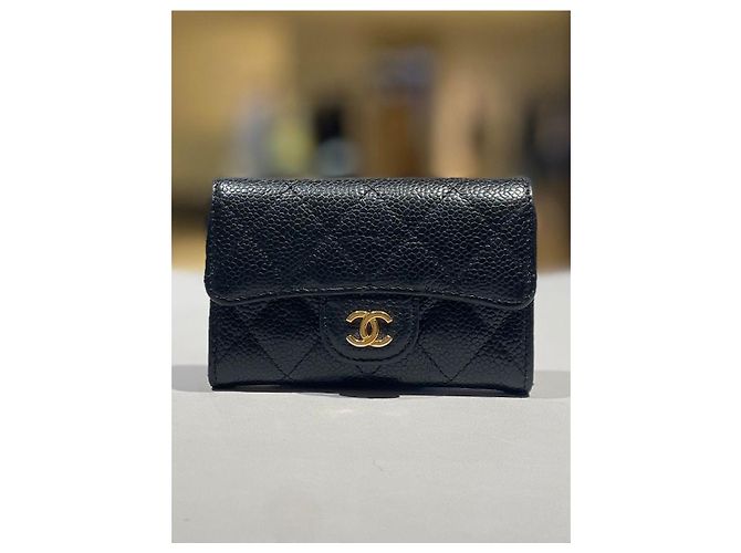 Chanel Tarjetero Classic Caviar Black Gold Negro - vista 3