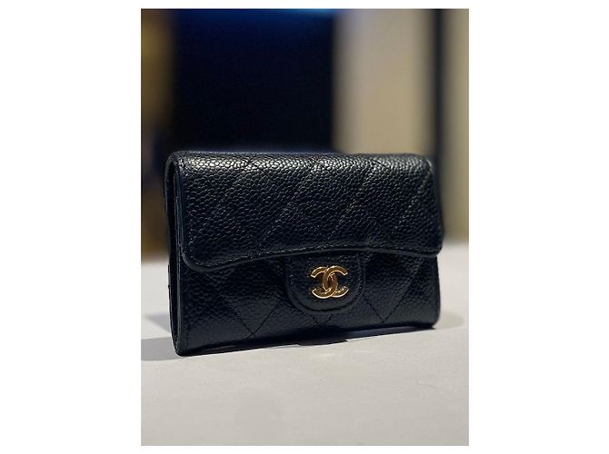 Chanel Tarjetero Classic Caviar Black Gold Negro - vista 4