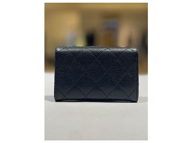 Chanel Tarjetero Classic Caviar Black Gold Negro - vista 6