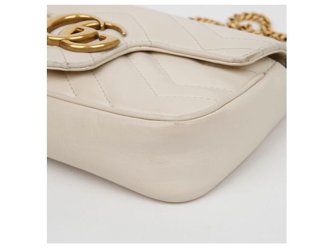 Gucci Borsa Super Mini GG Marmont Matelassé White Bianco - vista 10