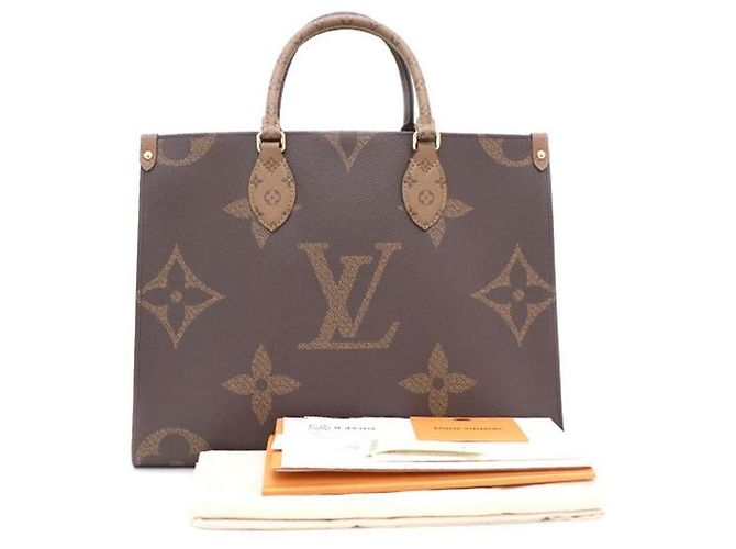 Louis Vuitton Borsa Tote e a tracolla OnTheGo MM in Monogram Canvas Multicolore - vista 10
