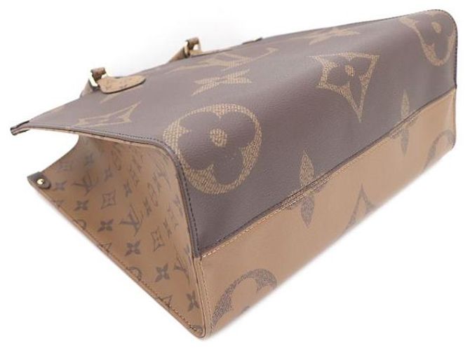 Louis Vuitton Borsa Tote e a tracolla OnTheGo MM in Monogram Canvas Multicolore - vista 6