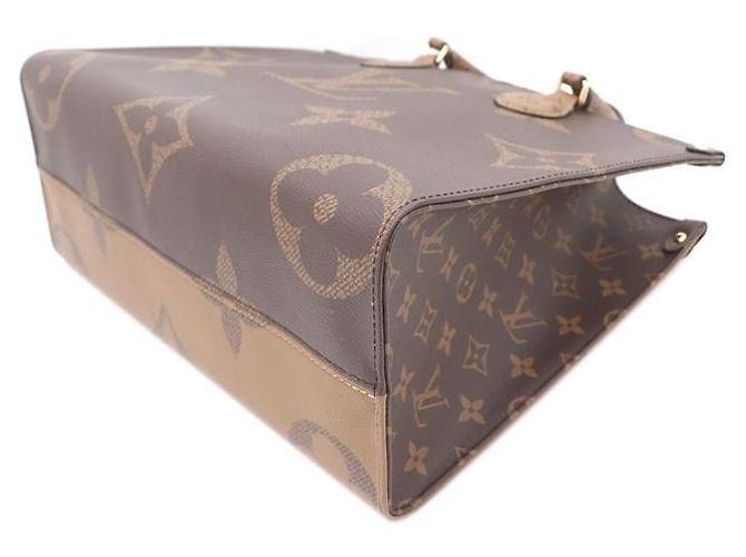 Louis Vuitton Borsa Tote e a tracolla OnTheGo MM in Monogram Canvas Multicolore - vista 7