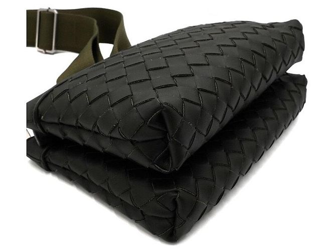 Bottega Veneta Dark Green Leather Intrechiate Duo Messenger Unisex Shoulder Bag and Crossbody Bag - view 7