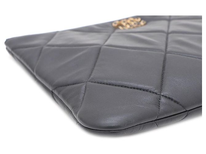 Clutch Chanel 19 Medium in pelle nera Nero - vista 6