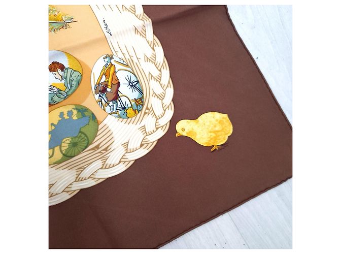 Hermès Lenço de seda Couvée d'Hermès 89cm 1994 Marrom Multicor - vista 10