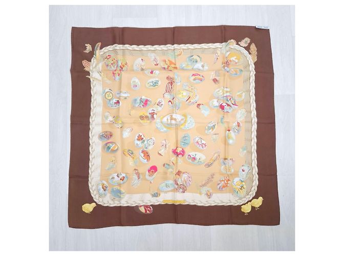 Hermès Lenço de seda Couvée d'Hermès 89cm 1994 Marrom Multicor - vista 3
