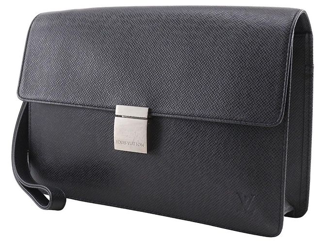 Louis Vuitton Selenga Pochette Pelle Taiga Nero - vista 3