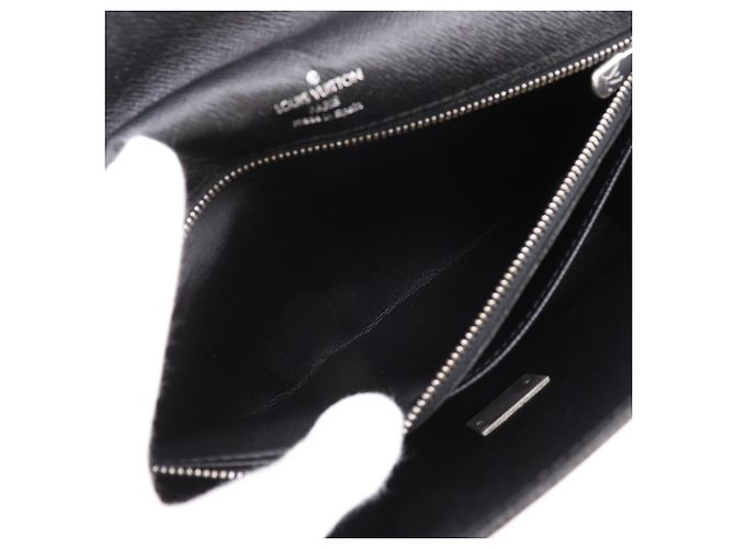 Louis Vuitton Selenga Pochette Pelle Taiga Nero - vista 5