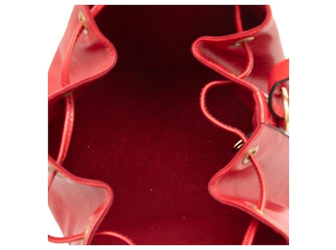 Noe Borsa a tracolla Louis Vuitton Epi Petit Noé Rosso - vista 4