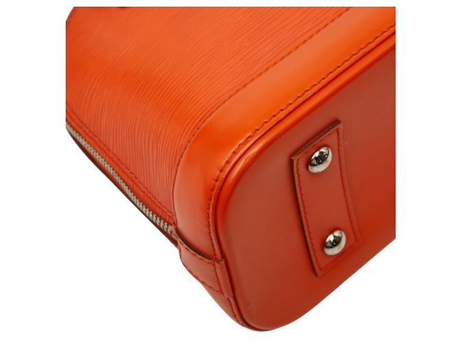 Borsa a mano e a tracolla Louis Vuitton Epi Alma BB Arancione - vista 4