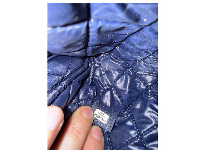 Chanel Gesteppte Clutch aus Marineblauem Leder - Ansicht 8