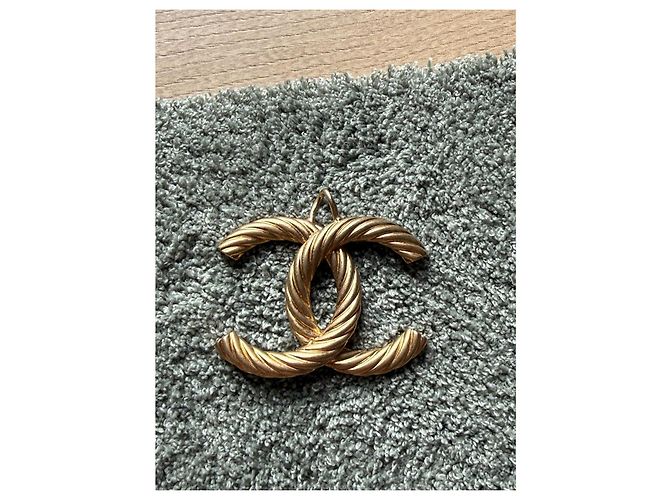 Pendentif Chanel Maxi Logo CC Torsadé Doré - vue 2