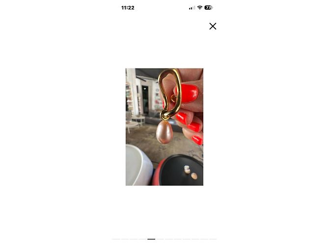 Charlotte Olympia Orecchino Charlotte Vermeil Oro Giallo e Perla Rosa - vista 5
