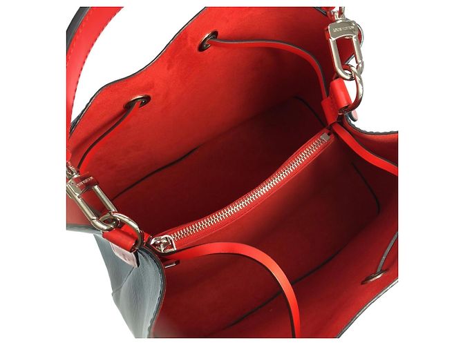 Néonoé Borsa a tracolla Louis Vuitton Epi Neo Noe Blu Blu scuro - vista 5