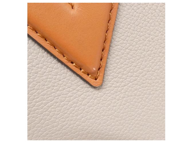 Louis Vuitton On My Side MM Handtasche Beige - Ansicht 4
