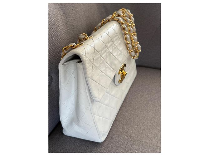 Timeless Chanel Classic Flap Maxi Jumbo in pelle bianca Bianco - vista 2