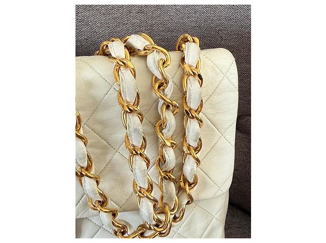 Timeless Chanel Classic Flap Maxi Jumbo in pelle bianca Bianco - vista 3