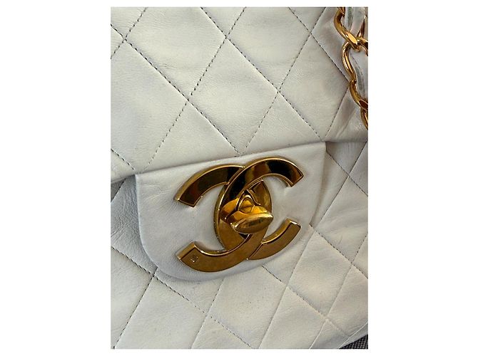 Timeless Chanel Classic Flap Maxi Jumbo in pelle bianca Bianco - vista 4