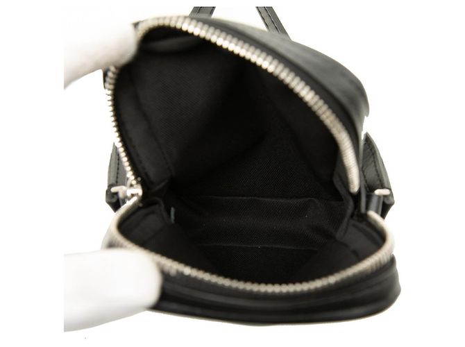 Borsa a tracolla Louis Vuitton Epi LV Circle Danube PM Nero - vista 4
