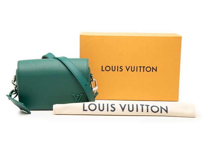 Louis Vuitton Schultertasche aus grünem Leder - Ansicht 6