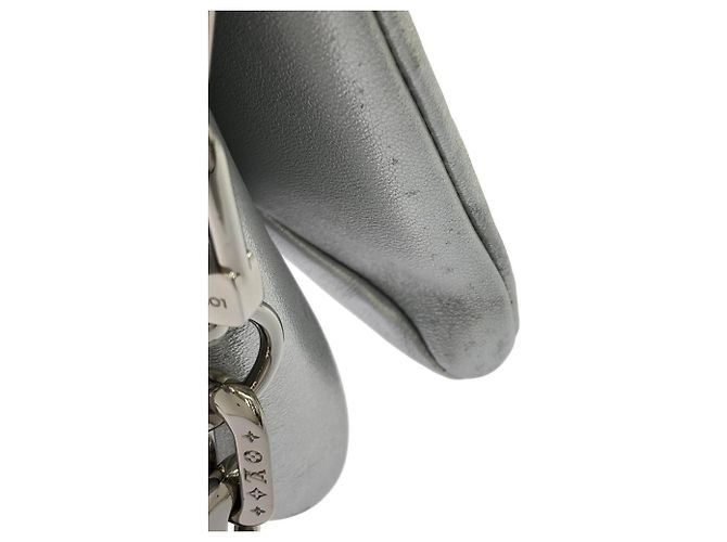 Borsa a tracolla Louis Vuitton Coussin PM M57913 Argento - vista 5