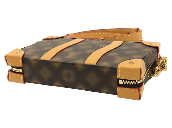 Louis Vuitton This Is Not Monogram Soft Trunk Shoulder Bag Marrone - vista 3