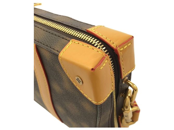 Louis Vuitton This Is Not Monogram Soft Trunk Shoulder Bag Marrone - vista 5