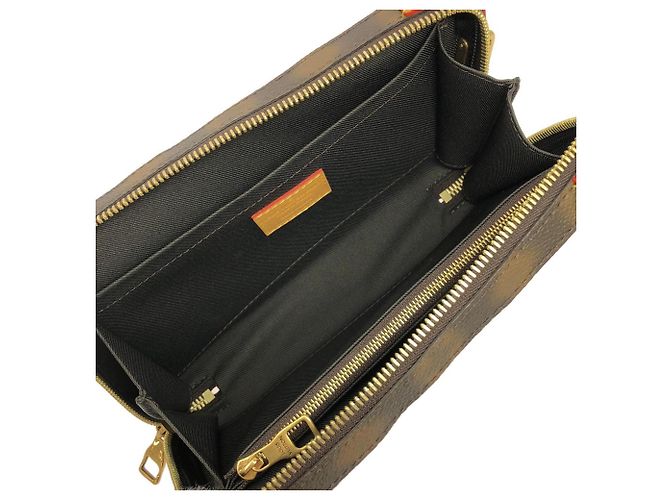 Louis Vuitton This Is Not Monogram Soft Trunk Shoulder Bag Marrone - vista 9