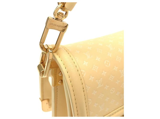 Borsa a spalla MINI Louis Vuitton Nanogram Dauphine Giallo - vista 6