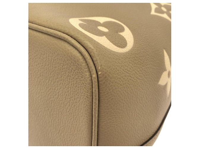 Néonoé Borsa a tracolla Louis Vuitton Bicolor Monogram Empreinte Neo Noe MM Grigio - vista 3
