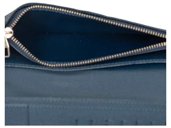 Louis Vuitton Taiga Portefeuille Brazza Long Wallet Blu navy - vista 5