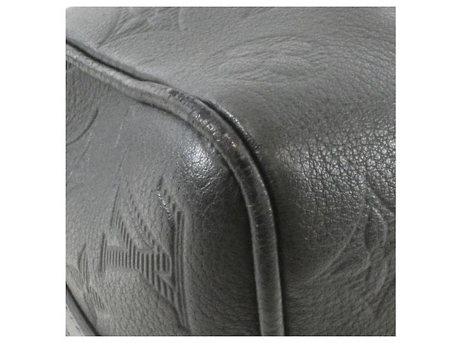 Louis Vuitton Monogram Shadow City Keepall Noir - vue 3